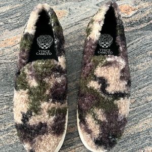 Kemina Faux Fur Camo Sneaker
VINCE CAMUTO
